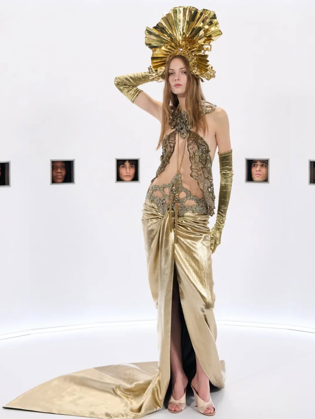 Specula Mundi @maisonvalentino couture