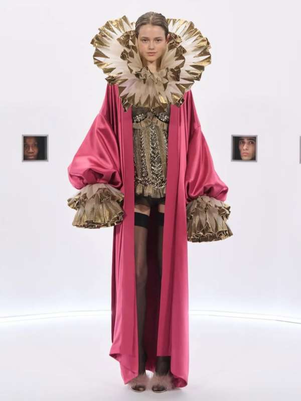 Specula Mundi @maisonvalentino couture