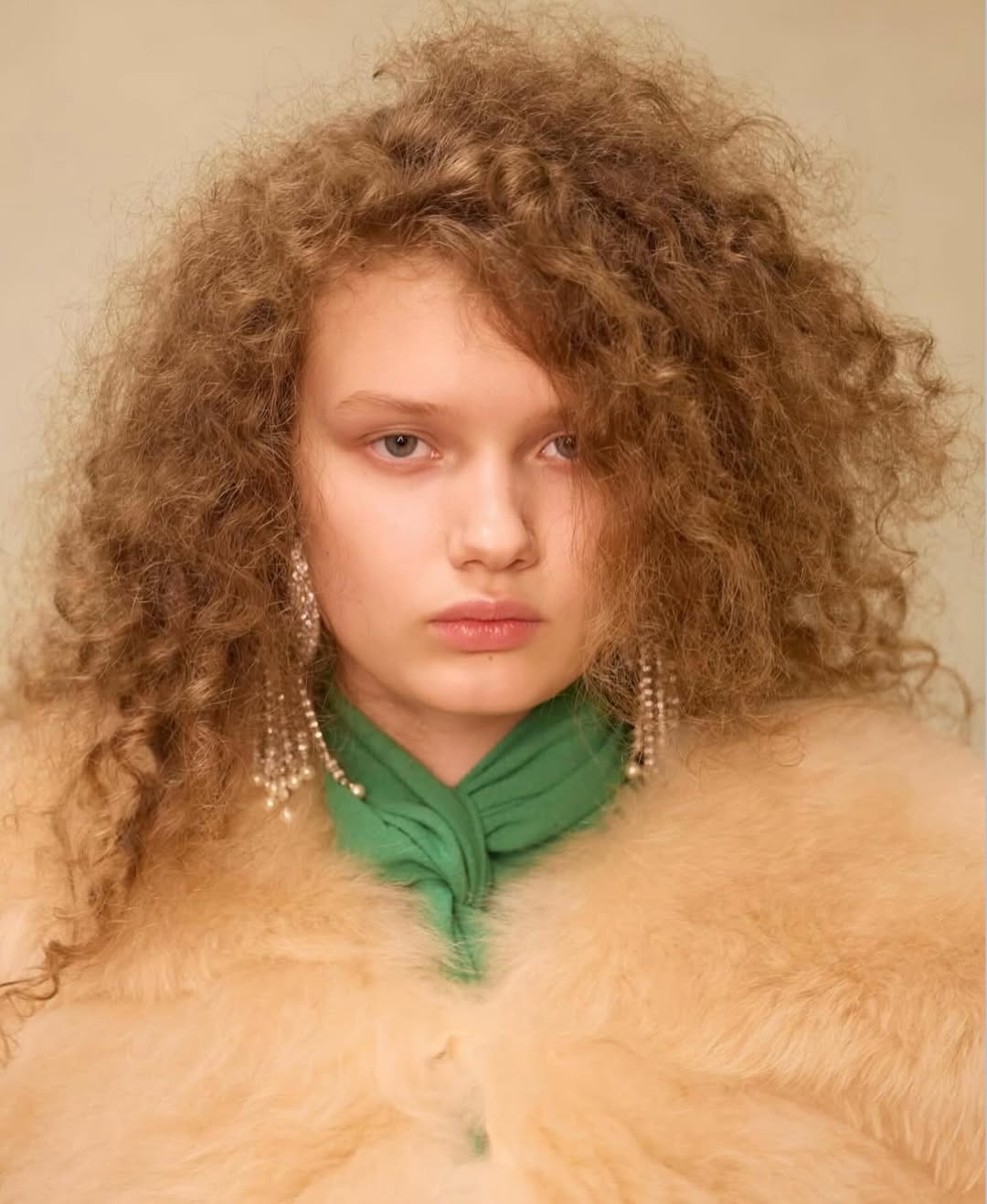 Daria Valentino debut @maisonvalentino @alessandro_michele @michelatafuri21 @yad1m @estherlangham @midlandagency