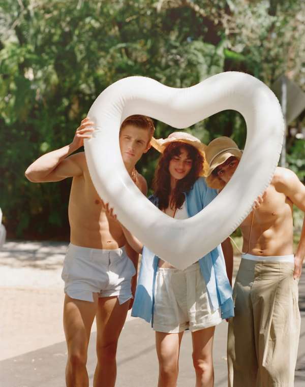 @theo123456 @mr_carlos_nazario @m_magazine ...