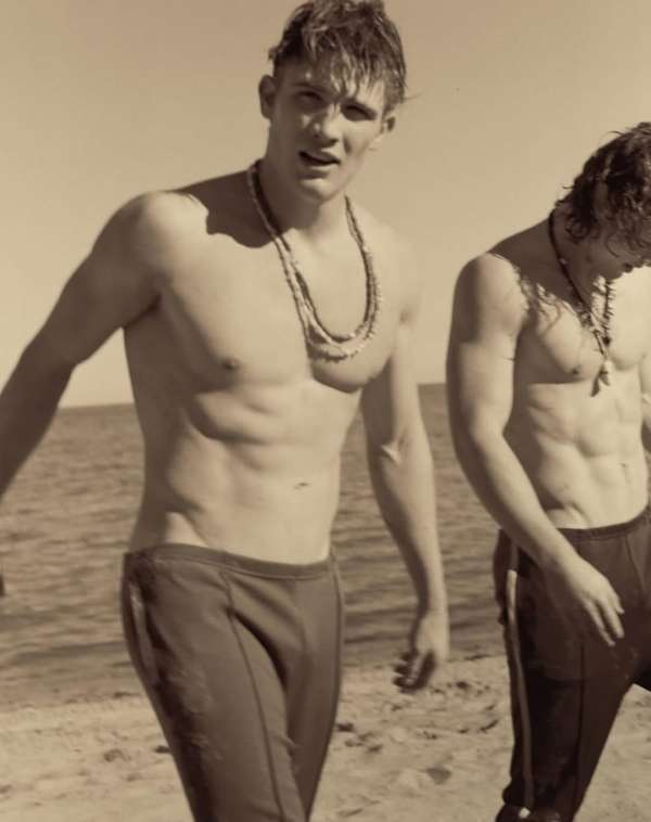 @m_magazine @theo123456 @mr_carlos_nazario ...