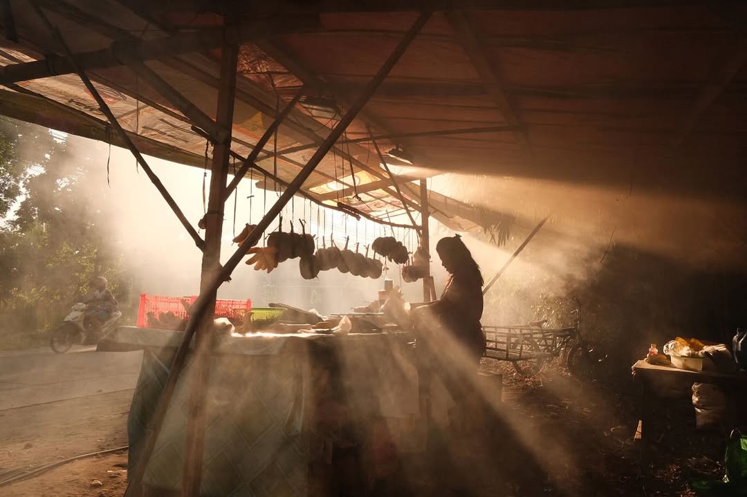 Artist Spotlight: “Catch A Moment” by @hersleyvencasero

This weeks Artist Spotlight features Hersley-Ven Casero, multidisciplinary visual artist and photographer based in Dumaguete City, Philippines. His long-term series, “Catch A Moment” moves through everyday streets and fleeting glances, finding honesty in the uncanny moments that make us deeply human.

“These photographs are not about perfection. They are about presence. I’m chasing a feeling: the rush of kids mid-air above the sea, the hush of light falling through a window, a dog silhouetted against a golden sky, kids playing atop sacks of crimson onions, glowing like jewels, a woman’s face caught twice in one moment, real and reflected. Every frame is a quiet witnessing, a heartbeat stilled in time.

Drawn to the poetry of the everyday, I look for the magic in the mundane: in the warmth of sunlit walls, in shadows cast by strangers, in the choreography of street life unfolding without warning. This is where stories live, where life pulses loudest in its smallest, most honest gestures.

Catch A Moment is my way of honoring what most might walk past. It is not about capturing the perfect shot. It is about capturing the true one, the kind that stirs something in you, the kind you feel before you fully see.”
