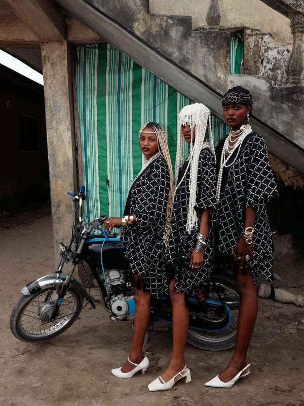 “Three thrones, One story” captured by @una...