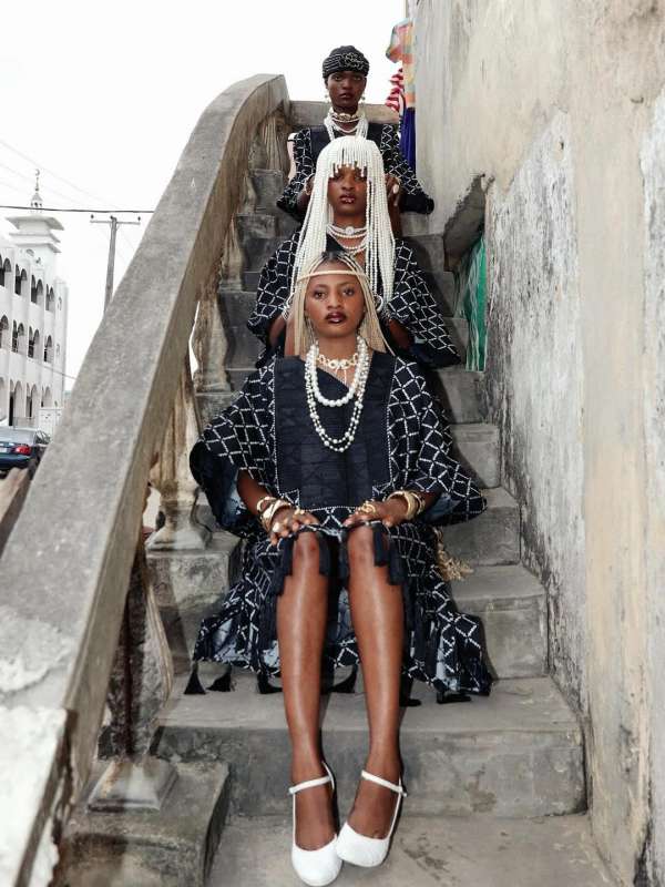 “Three thrones, One story” captured by @una...