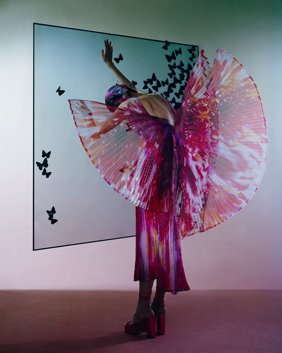 “Metamorphosis”, captured by photographer @yanghanphoto, emerges from their ongoing queer exploration, using the butterfly as both symbol and perspective to examine rebirth, fluidity, and becoming.

Model @kailung_chou reflects:
“I imagine myself as a butterfly. For me, the
colors of butterfly are more than just beautiful—they are a celebration of life and
individuality. As I envision the butterfly gliding effortlessly through the sky, it evokes a sense of boundless freedom, a
liberation from the constraints of the earth.

Beyond its beauty, the butterfly holds deep symbolic meaning. It emerges from its cocoon through a remarkable process of transformation, a journey of growth and perseverance.”

Credits:
Photography + creative direction: @yanghanphoto 
Model: @kailung_chou
Stylist: @_celine_sheridan_
Make-up: @michelle_dacillo @agency__41 
Hair: @shinochika_hair
Set Designer: @rory_qianrong
Photography assistants: @gengbing.photo @huikai_
Stylist Assistant: Maya Domanska
Set Assistant: @ouyyango @cong.0.1
Location: @silverspacestudios
Featured Clothing: @buerlangma @paularowangloves @cheriechun_ @paristexas_it @rysia.headpiece @hengdiwangofficial @zhaoyi_official