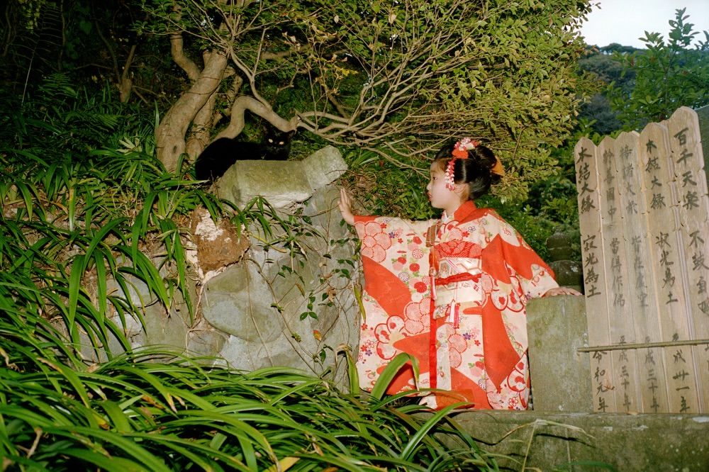 A walk through Tokyo-born street photographer @shi...