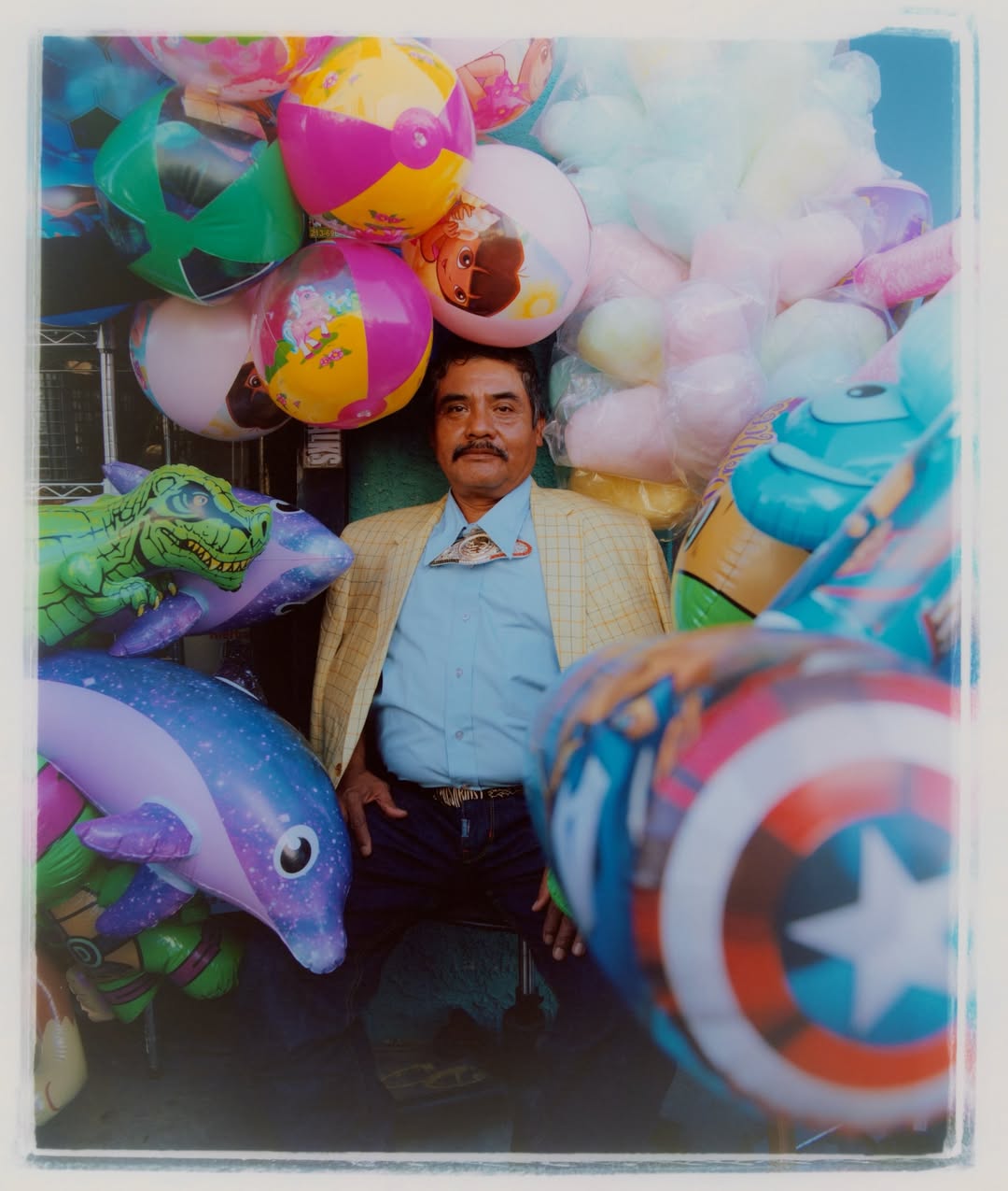 ‘Manos Benditas,’ a photo project photographed and directed by @thaliagochez that highlights real street vendors whose labor sustains neighborhoods, traditions, and community.

“At a time when many vendors, regardless of citizenship status, are increasingly targeted, racially profiled, and criminalized, this work seeks to humanize those too often reduced to policy debates. Street vendors are the heart and soul of every city, forming the heartbeat of what makes this country so vibrant and beautiful. Manos Benditas functions as both a visual archive and a form of direct support during a time of heightened targeting and vulnerability by partnering with @midcitymercado’s Street Vendor Fund initiative to provide direct assistance.”

Credits:
photograph + creative + cast by @thaliagochez
Talent Don J + Doña M
photo assistant @soymariaevelyn
style by @jasmineejuliee
dress & scarf/headpiece made by @hoodbabyla
fashion pulls from @planeta.losangeles + @paisaboys + @persona.theshop