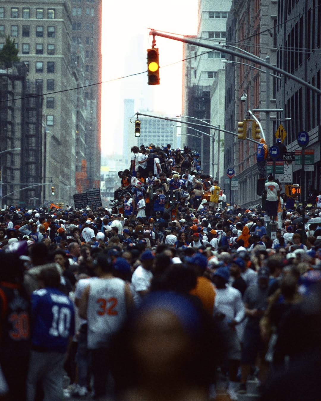 Different angles of celebratory scenes from a week that felt like a fever dream. The @nyknicks brought home their first NBA title in over 50 years, Mayor Mamdani threw the city its first-ever championship parade, and New York completely lost it. Whatever version of the city you saw, whatever corner you were on, chaotic or wholesome, it felt like the entire world crowded into one block to celebrate🗽

Photographs by:
Mitchell Ritter (@mitch.ritter)
Izzy Robertti (@izzyrobertti)
Alyssa Greenberg (@smallgirlbiglens)
Jeremy Cohen (@jermcohen)
Juno Morrow (@juno.morrow)
Willie Velazquez (@williefromqueens)
Klaus Galiano (@klausgaliano)