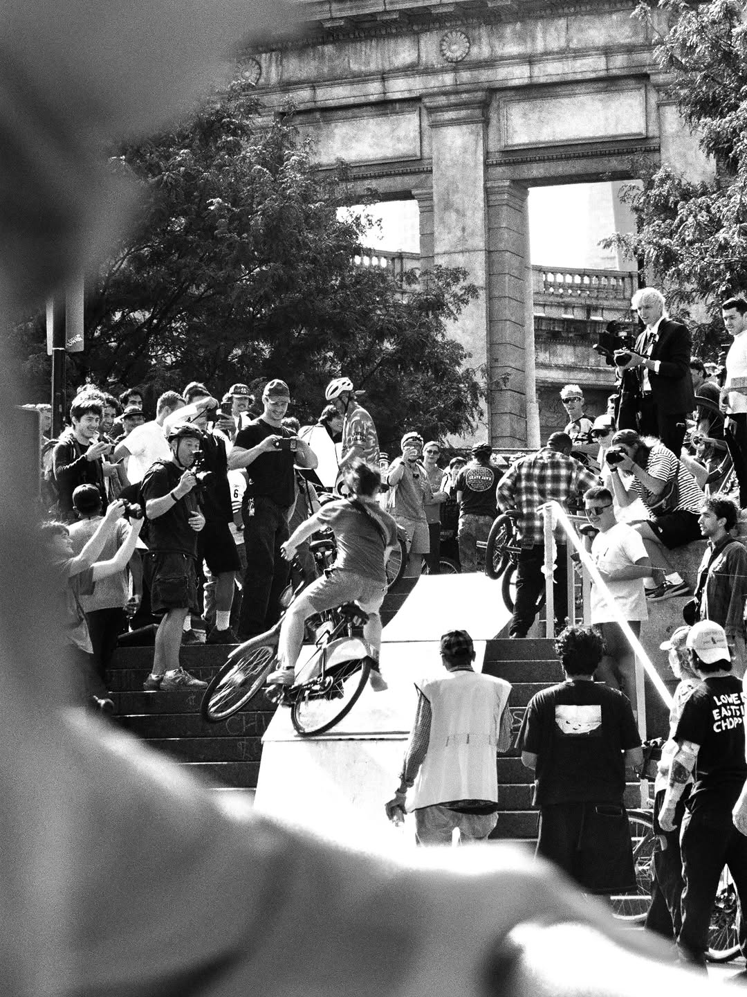 Scenes from @citybikeboys’ gloriously chaotic 4th annual Citi Bike Day, captured from above, below, and every angle in between.
This past Saturday, hundreds of New Yorkers took to the city’s iconic blue commuter bikes to race across the Williamsburg Bridge, clear some makeshift ramps, and hopefully claim the $1,500 prize. Part spectacle and part communal adrenaline rush, this event brought out a sense of camaraderie that can only come from watching a stranger risk a very public wipeout simply for the thrill of it.
Spearheaded by skater, designer, and musician @j3rom3, the day encapsulated the kind of wonderfully unruly, people-powered mayhem that makes the city feel so alive.
Photographs by:
Ian Bartlett (@thebartlett)
Kyle Young (@408kyle)
Rory Mulhere (@rorymulhere)
Ellie Keane (@ellieekeane)
Zach Buchner (@zachbnyc)