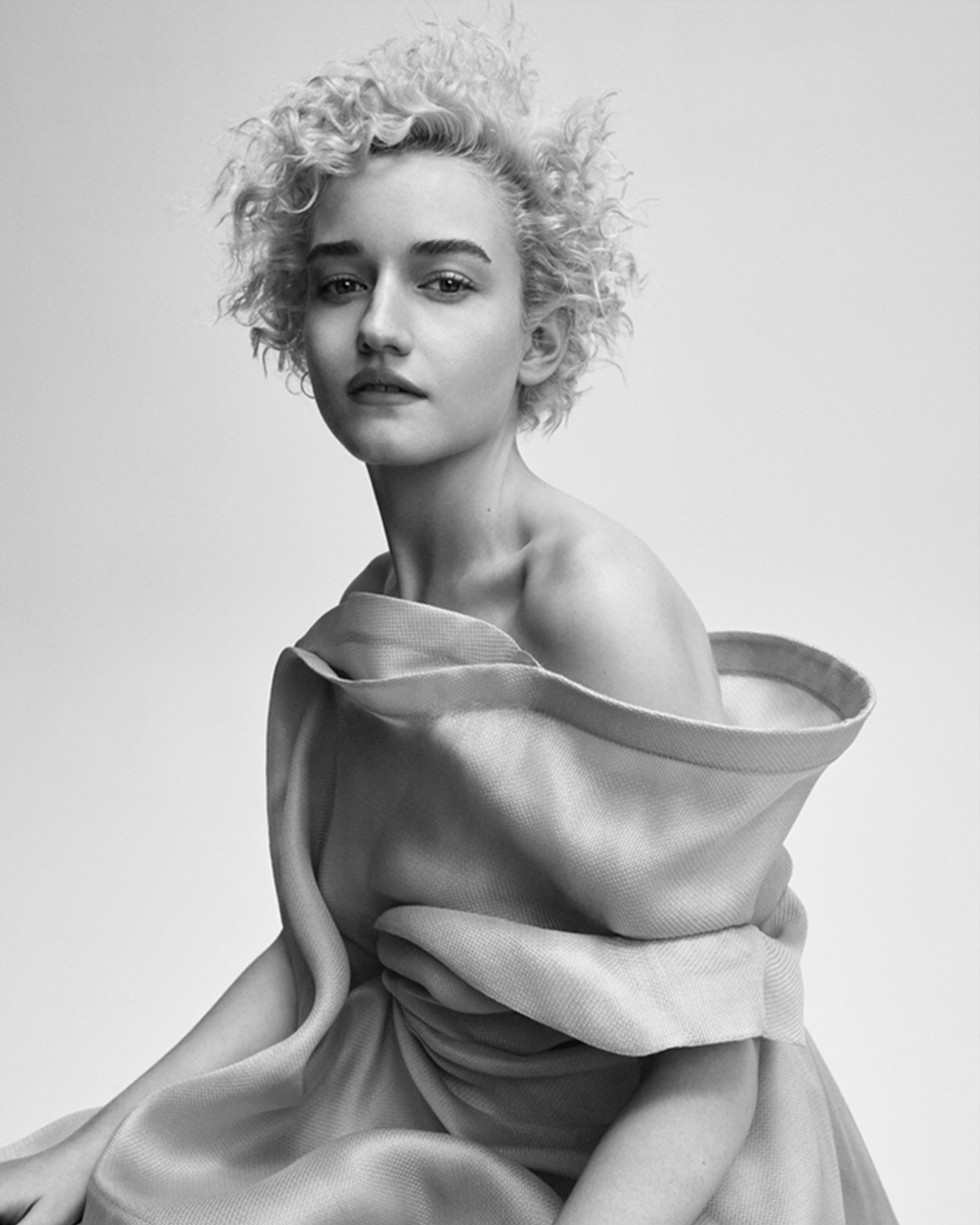 Michael Schwartz X Julia Garner for S Moda Aug. 25