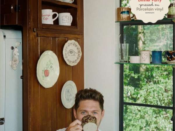 @zackerymichael shoots @niallhoran as featu...