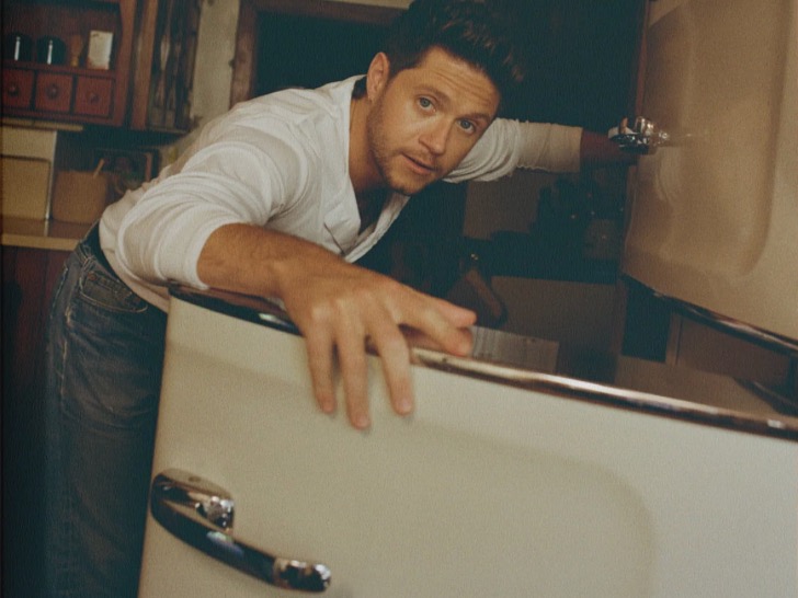 @zackerymichael shoots @niallhoran as featured in ...