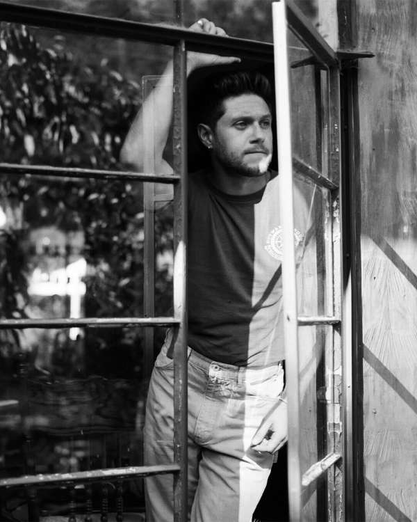 @zackerymichael shoots @niallhoran as featu...