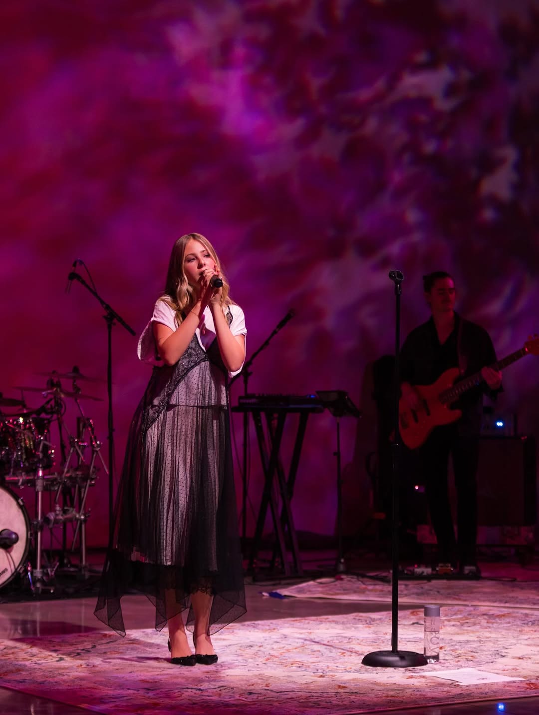 ✨ @belletatum gave us a taste of her rising stardom during her musical showcase in The Main Room. A big thank you to Micah Otano for his partnership and for bringing this incredible talent to our stage.