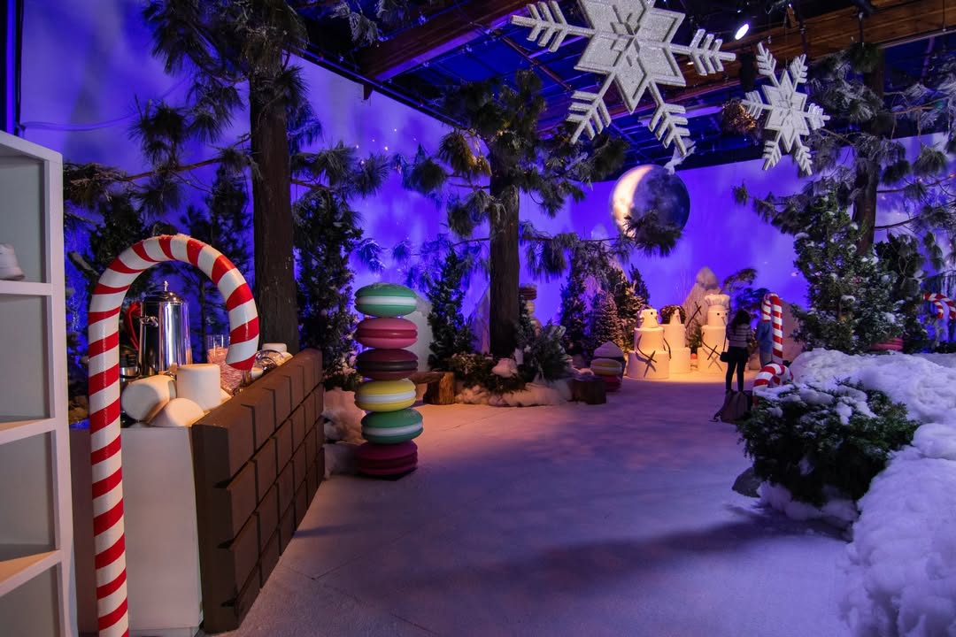 #Flashback to when we brought the holiday season of @netflix’s “Nailed It!” into the real world! 🎄✨

Combining the show’s fun vibes with the cheer of the holiday season, the Netflix “Nailed It!” Holiday Village was a pop-up, immersive fan experience that we were proud to produce and design. The Village had something special around every corner: a cookie decorating station (where a professional chef decided if you’d nailed it or failed it), a live “Nutcracker” performance by the @cal_dance_academy, stilt walkers, live holiday music, a sprinkle bomb photo booth, an ice skating rink, and much, much more. 

The hosts and stars of the show, @jacquestorres and @nicolebyer, were on-site to join the fun and spread holiday cheer to their fans. 

Equal parts festive and funny, the “Nailed It” Holiday Village truly helped to spread joy and celebrate the happiness of the holiday season.
.
.
.
#ginawadecreative #nailedit #eventproduction #eventdesign