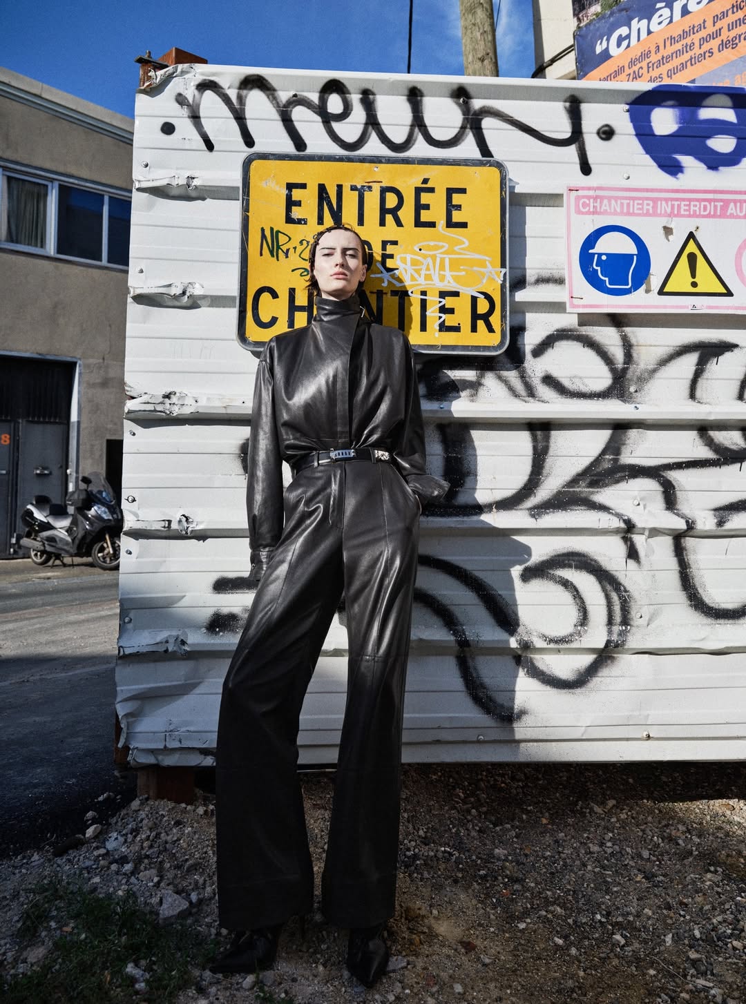 MAUVE @mauvedupuy⁠ for @m__milenio @hermes special
Photographer_ @baardlunde
Stylist_ @sarahgorereeves⁠
MakeUp_ @dariiaday ⁠
Hair_ @armannowalter⁠
THANKS @vivamodel @joanna.ndiaye 

#castbyme
#videousingai