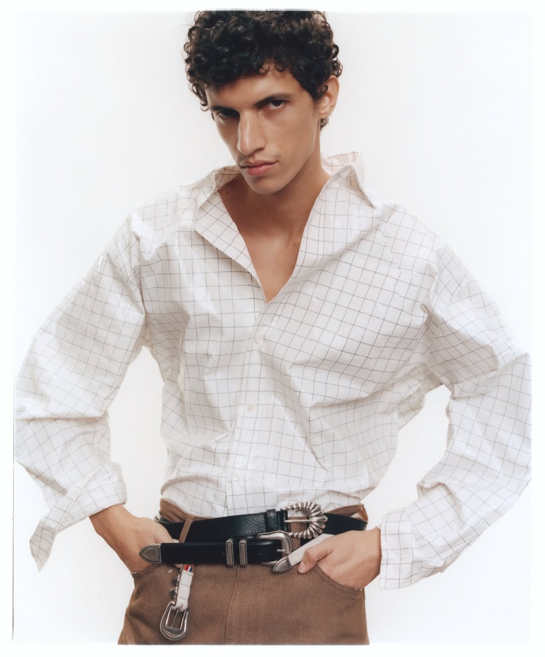 YOUSSEF @youssef_rocha for @behindtheblinds SS26
Photography_ @emiliastaugaard
Fashion_ @tomturian
EIC_ @badmickey
Grooming_ @mickaeljauneaupro
Photographer’sAssistant_ @aniazawadka
Stylist’sAssistant_ @alimshs
Groomer’sAssistant_ @qinhuo
Production_ @sheri.chiu
THANKS @rockmenparis