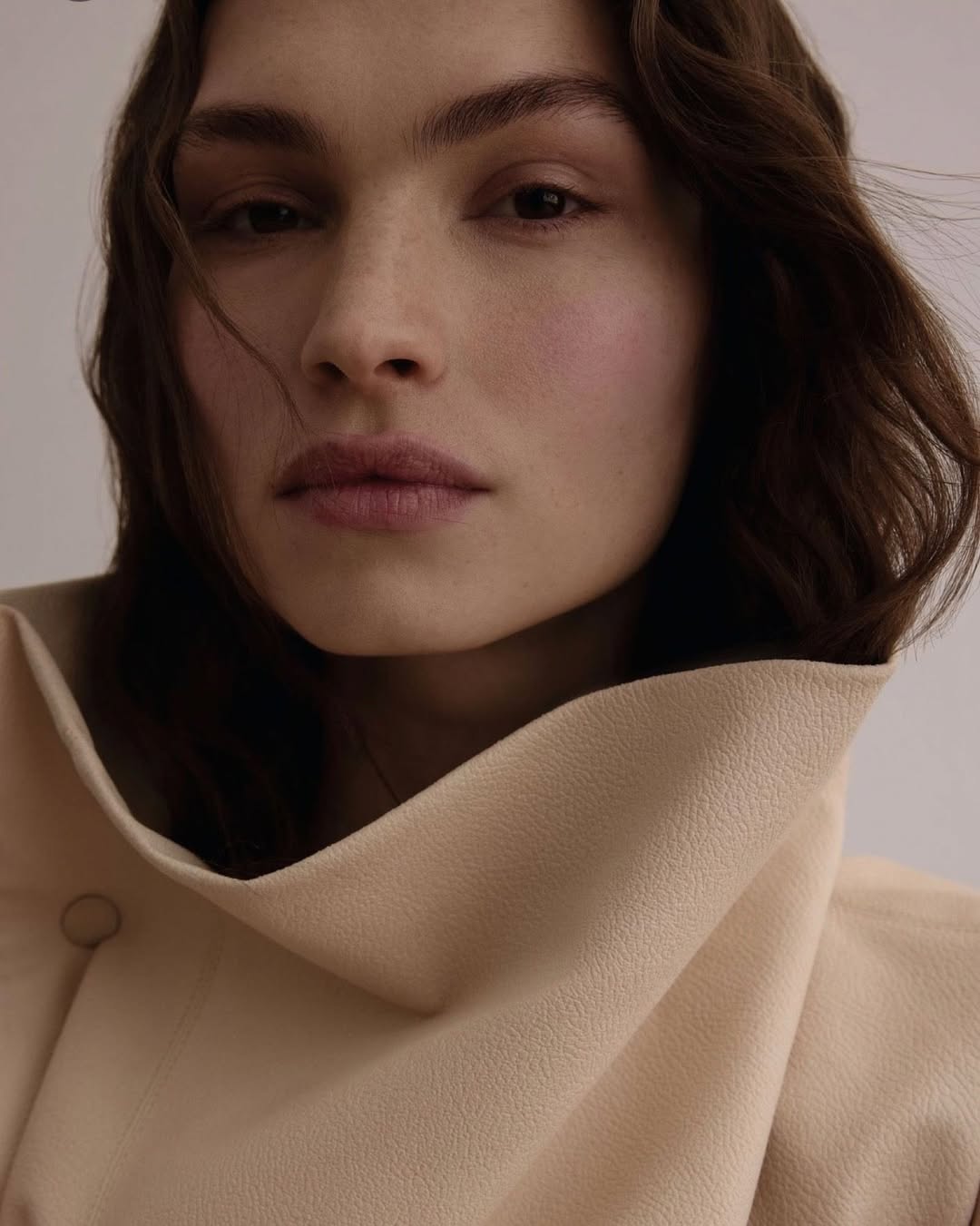 VALERIE @valeriepasker  for @silhouette.magazine
Photography_ @plusiaroms 
Producer_ @harryplts
CoDirector_ @lily_papamiltiades
Editor_ @alicia.vds
Hair_ @EnezManav @Beehiveartists
MakeUp_ @mickaelnoiselet
SetDesigner_ @camillerrrousseau @beaumondeparis
THANKS @silentmodels