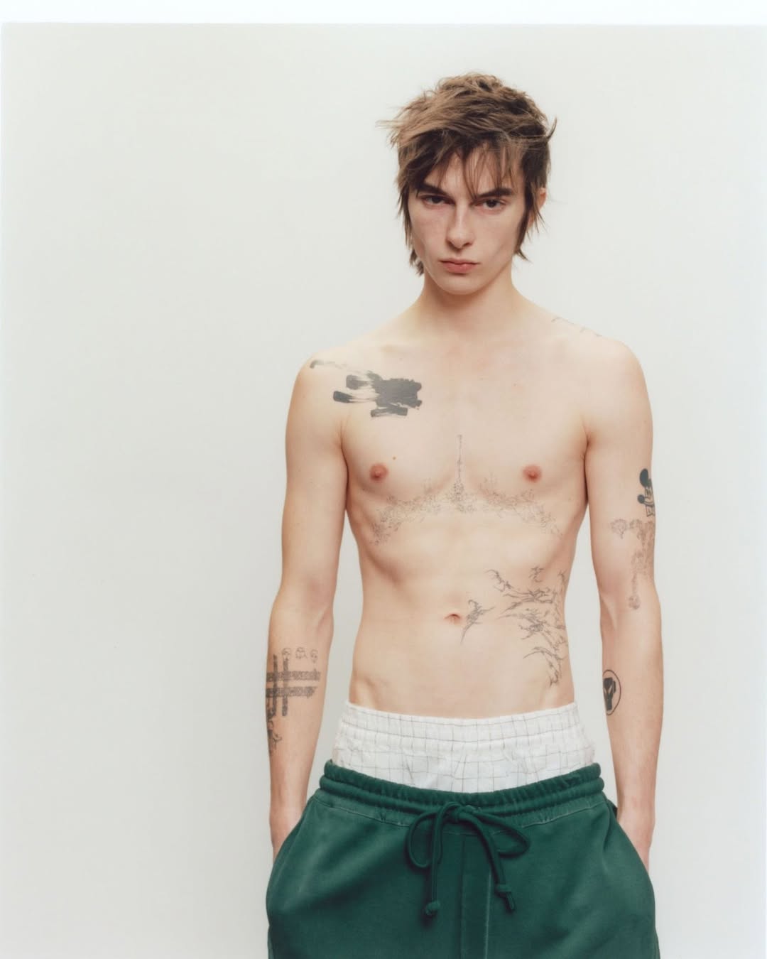 THOMAS @tommy.lemaigre for @behindtheblinds SS26
Photography_ @emiliastaugaard
Fashion_ @tomturian
EIC_ @badmickey
Grooming_ @mickaeljauneaupro
Photographer’sAssistant_ @aniazawadka
Stylist’sAssistant_ @alimshs
Groomer’sAssistant_ @qinhuo
Production_ @sheri.chiu
THANKS @garconsbygervais