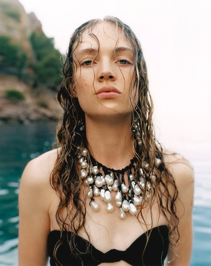 Aaron Crossman X Grazia Sep. 25