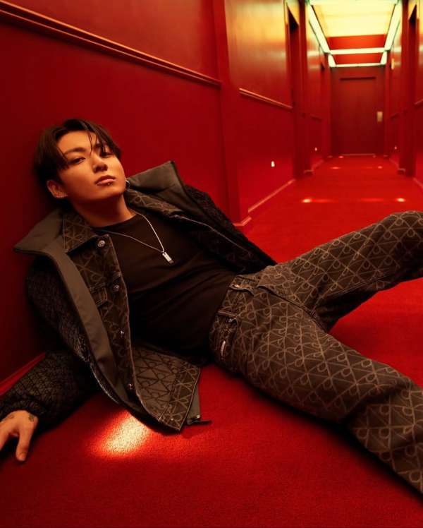 JUNG KOOK STARS IN CALVIN KLEIN’S LASTEST C...