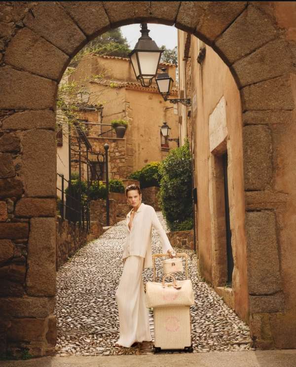 LOUIS VUITTON RESORT CAMPAIGN. PHOTOGRAPHED...