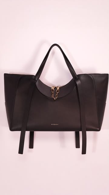 Sculptural and feminine: The Snatch bag by ...