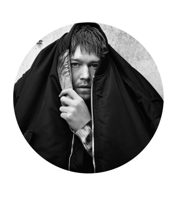 @joe.alwyn 📸 by @alasdairmclellan for @docu...