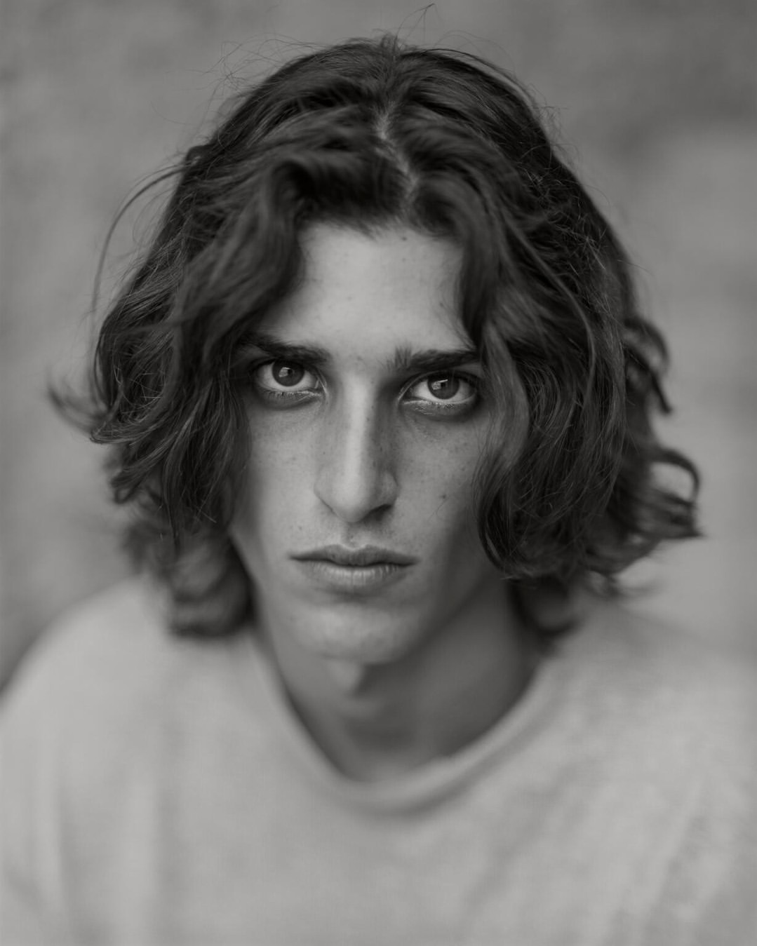New @versace 📸 by @andreamodica.photo 🖤⁠
⁠
Photographer: @andreamodica.photo⁠
Casting: @julialangecasting⁠
Talent: @leviisdumb @candidalvisee @francesco_fadda⁠ Amina Mohamoud 
Production: @partner.films