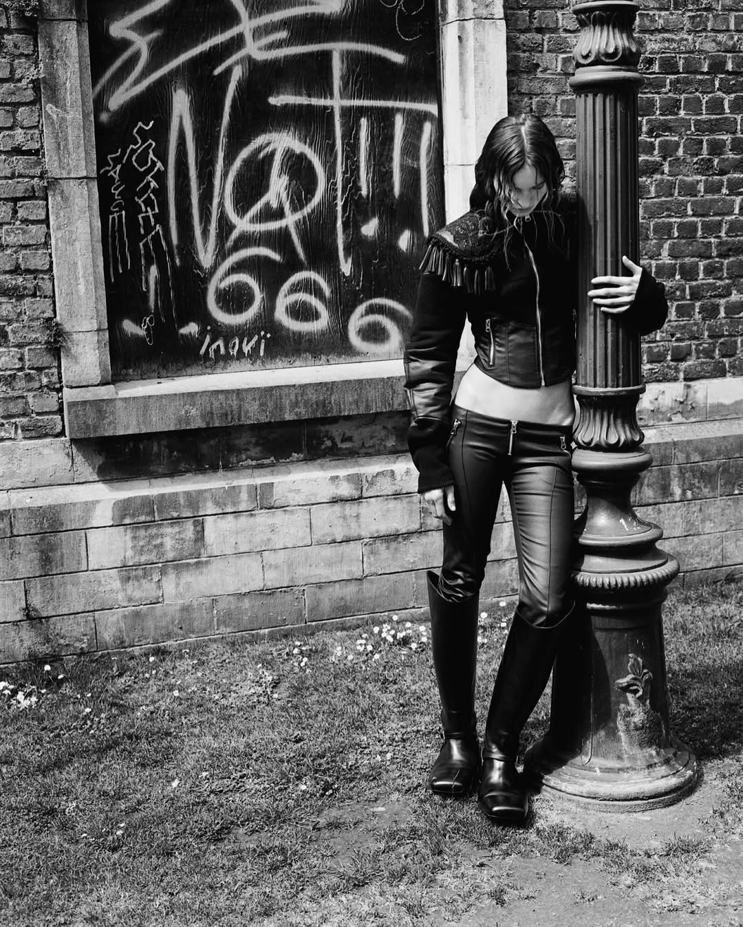 @selfservicemagazine Issue 63 📸 by @alasdairmclellan⁠
⁠
Photographer: @alasdairmclellan⁠
Styling: @_mariechaix_⁠
Hair: @franziskapresche⁠
Makeup: @thomasdekluyver ⁠
Casting: @dmcasting⁠
Talent: @charlie._.jones._.c @claire_biegalski⁠
Production: @partner.films