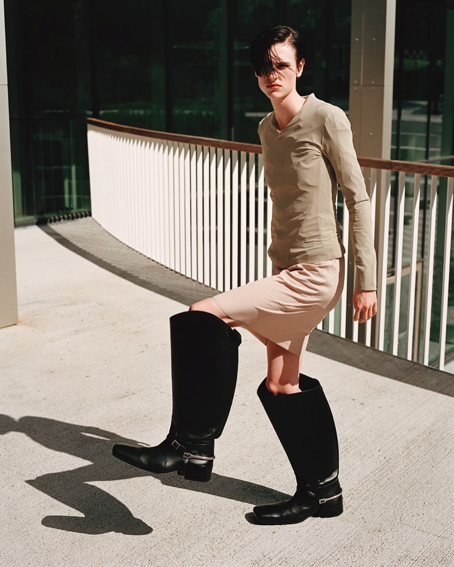 @selfservicemagazine Issue 63 📸 by @alasdairmclellan⁠
⁠
Photographer: @alasdairmclellan⁠
Styling: @_mariechaix_⁠
Hair: @franziskapresche⁠
Makeup: @thomasdekluyver ⁠
Casting: @dmcasting⁠
Talent: @charlie._.jones._.c @claire_biegalski⁠
Production: @partner.films