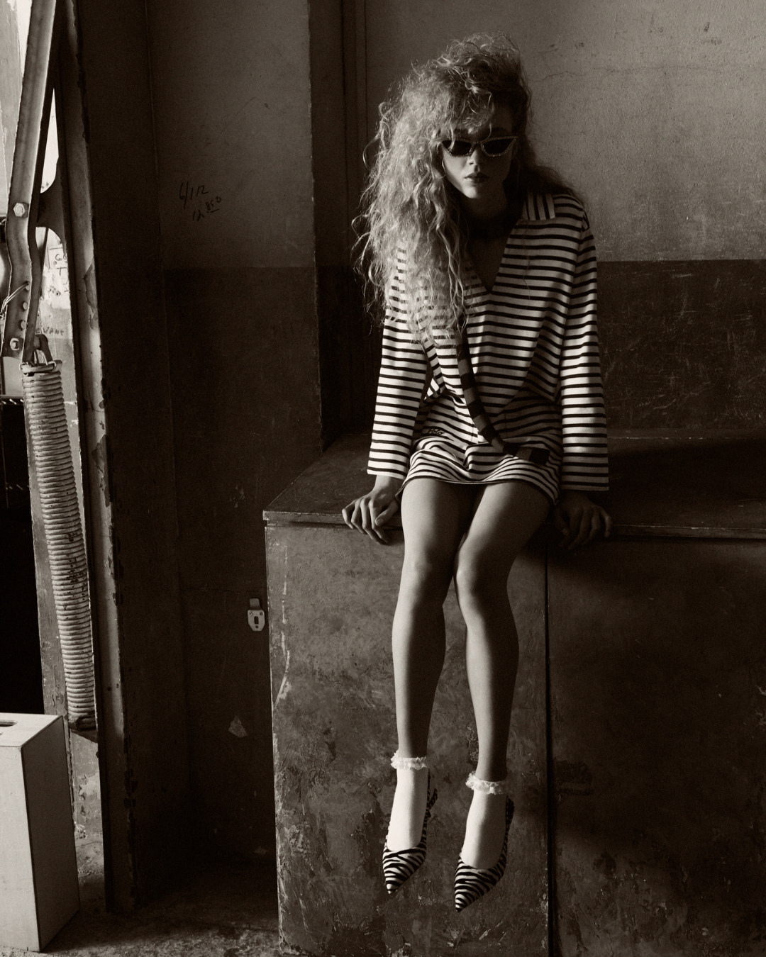 @m_magazine 📸 by @drewvickers⁠
⁠
Photographer: @drewvickers⁠
Art direction: @jbtalbourdet ⁠
Styling: @emmanuellealt⁠
Hair: @damienboissinothair⁠
Makeup: @luciapicaofficial⁠
Set design: @giovannamartial_⁠
Casting: @dmcasting⁠
Talent: @awarodhiang @libbytaverner @charlie._.jones._.c @m_wieczorek_⁠
Production: @partner.films