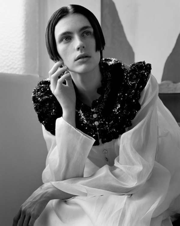 New @bazaaritalia 📸 by @alasdairmclellan⁠ 🌹