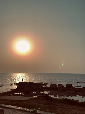 Tonight, the sun will shine despite the wei...
