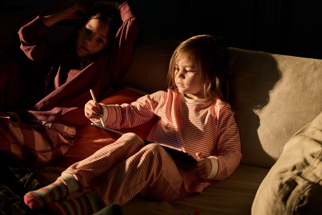 Simon Winnall X samsung Nov. 25