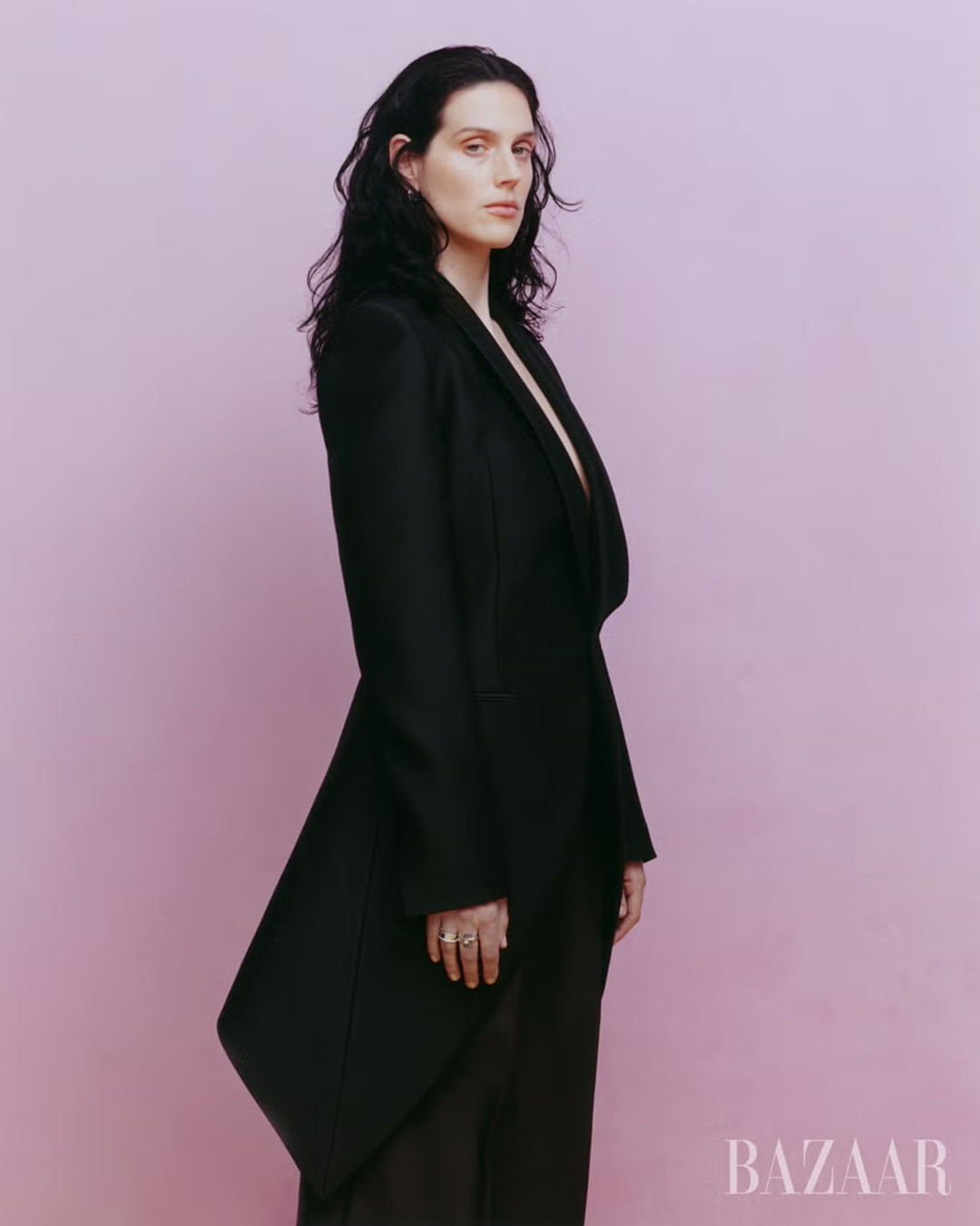 She’s clever, bold, and completely herself.⁠
Eva Victor, giving iconic a new edge.⁠
⁠
Shot at PIER59 Studios.