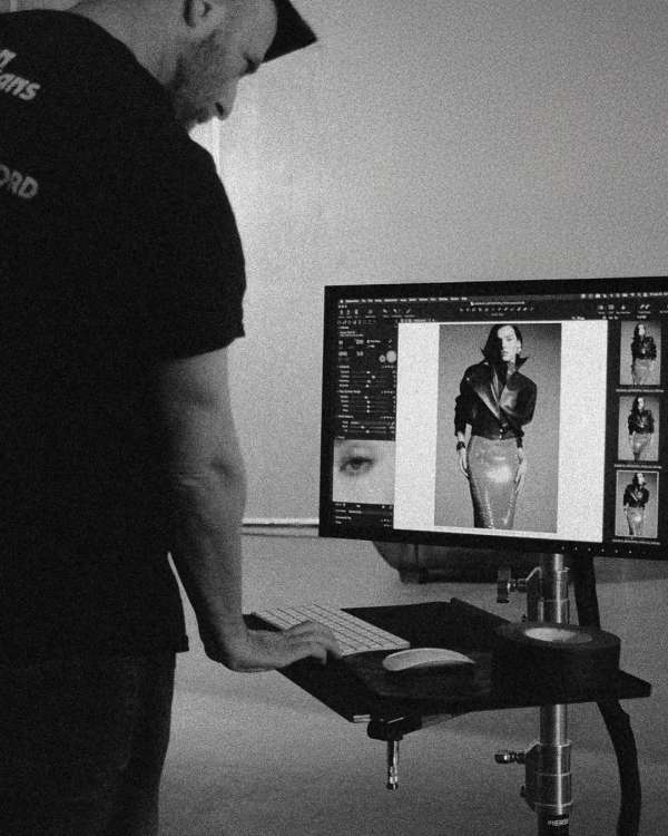 @retrofete in the studio, bringing a sophis...