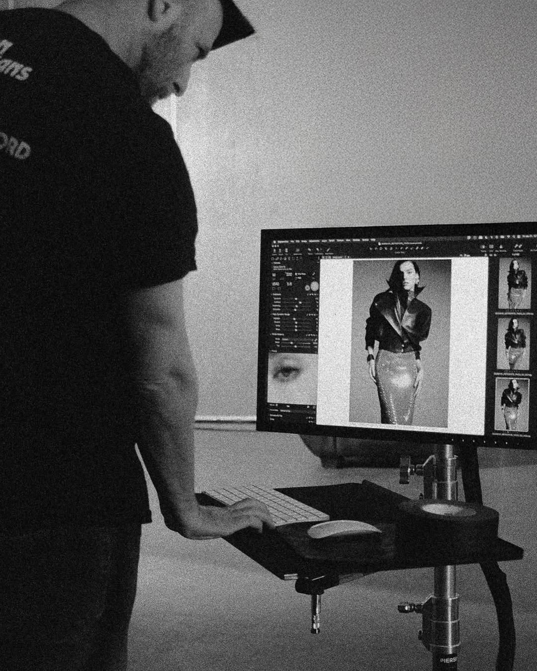 @retrofete in the studio, bringing a sophisticated presence.⁠
⁠
Shot at PIER59 Studios.