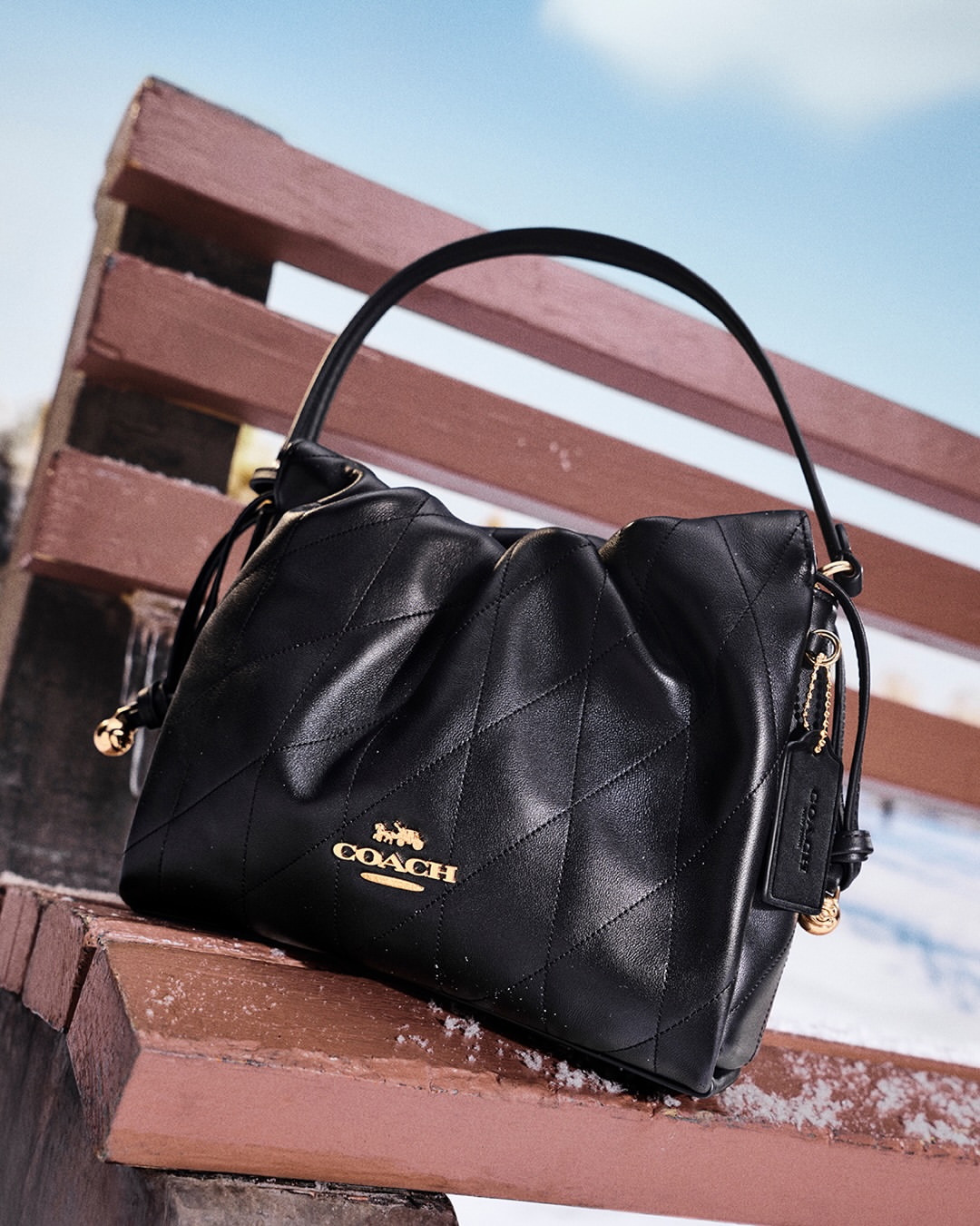 SOYEON for Coach, in a snowfall crafted for the frame.⁠
No forecast, no location, just Virtual Production setting the scene.⁠
⁠
Shot at PIER59 Studios.