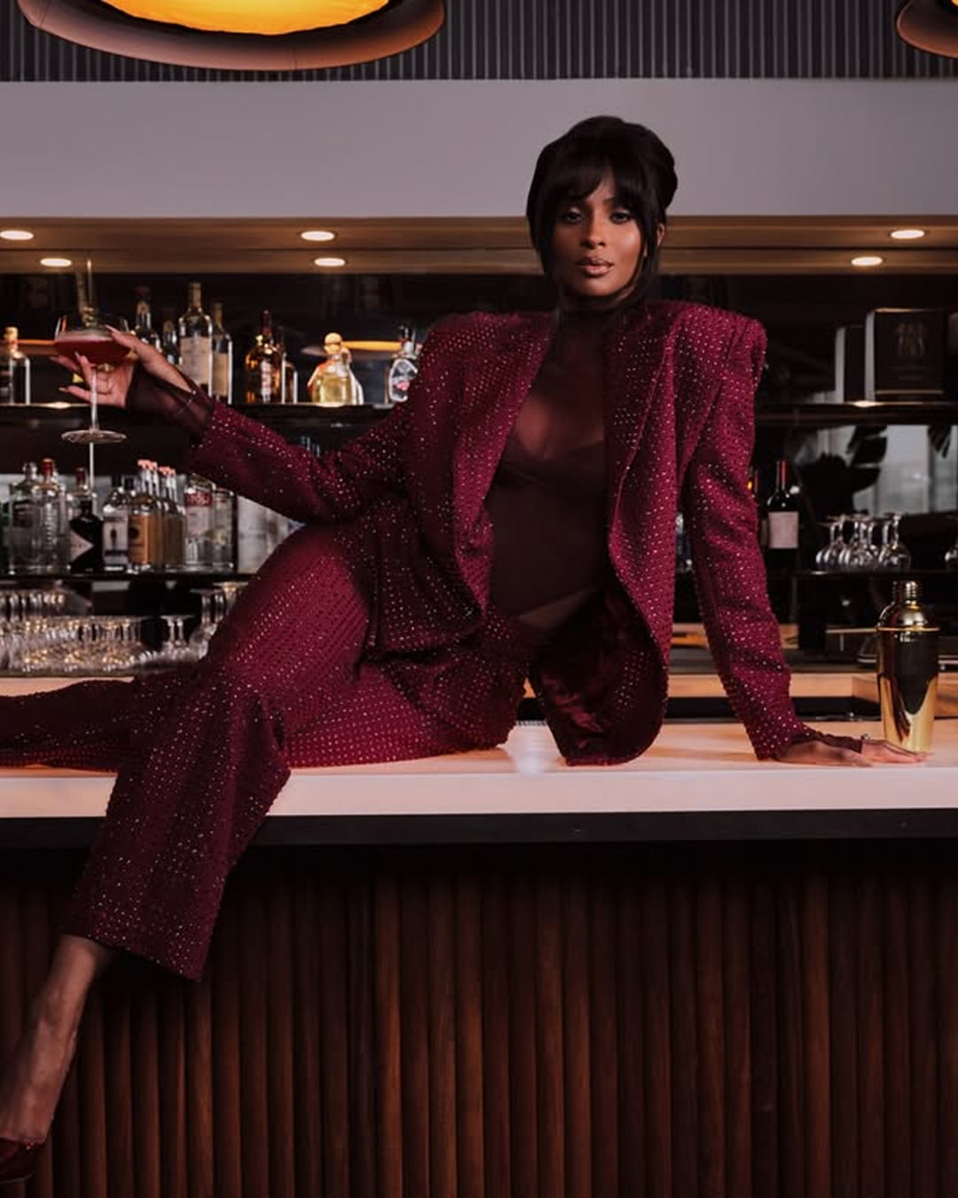 Ciara commanding the bar, shining with confidence and bringing full NYE energy.⁠
⁠
Shot at PIER59 Studios.