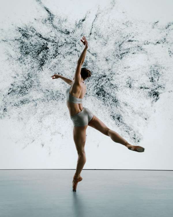 Ballerina @elsastallings performs on Stage ...