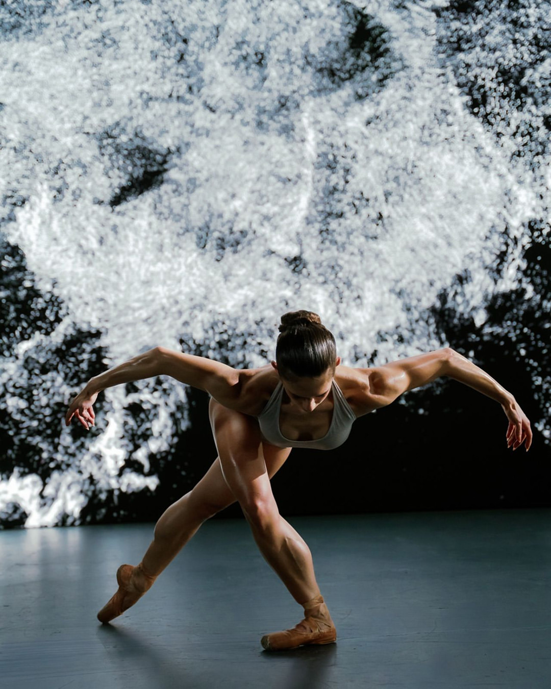 A live exchange of form and light, shaped in real ...