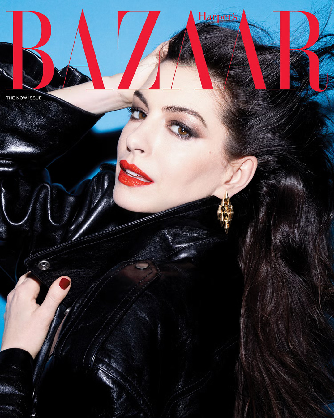 Anne Hathaway for Harper’s BAZAAR.⁠
Polished, powerful, and impossible to look away from.⁠
⁠
Shot at PIER59 Studios.