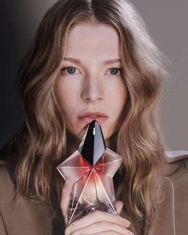 Hunter Schafer for Mugler, bringing eleganc...