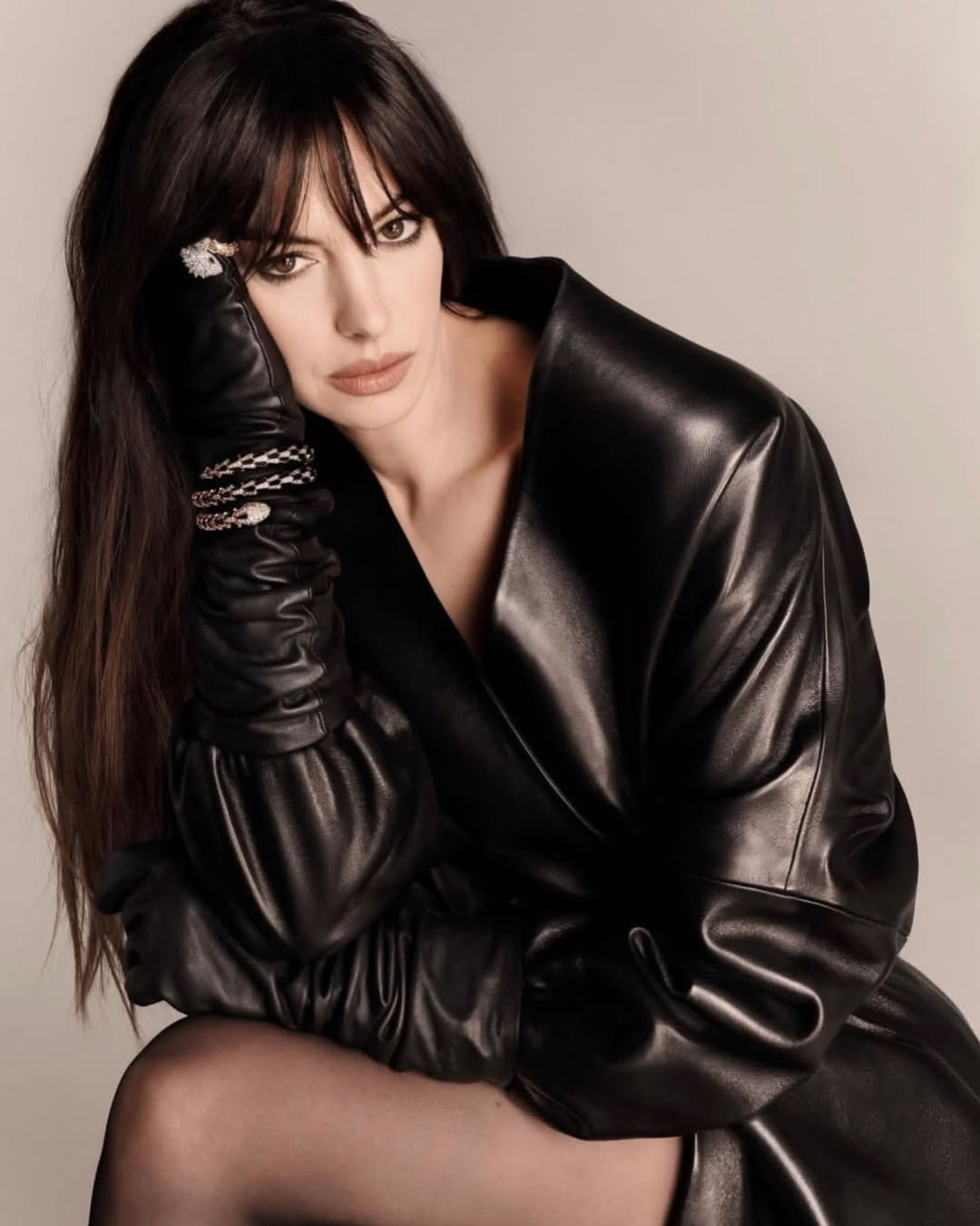 Anne Hathaway bringing an edgy elegance to Vogue Australia.⁠
⁠
Shot at PIER59 Studios.