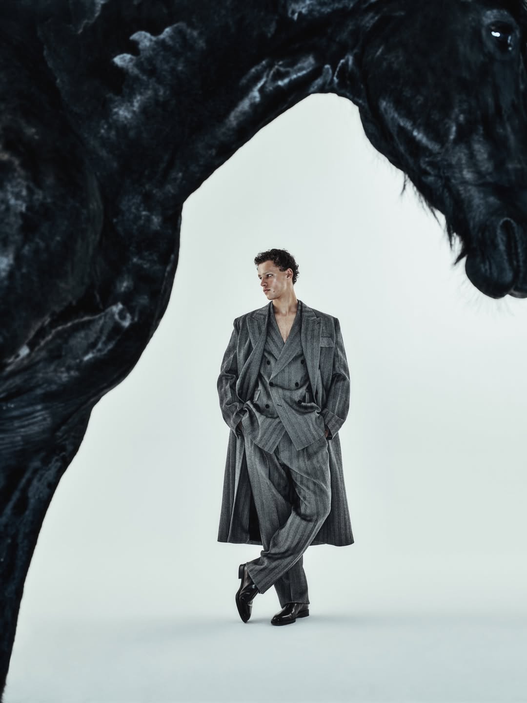 THE COLLECTOR
Shot by MATTIA GUOLO [PS ARTI...