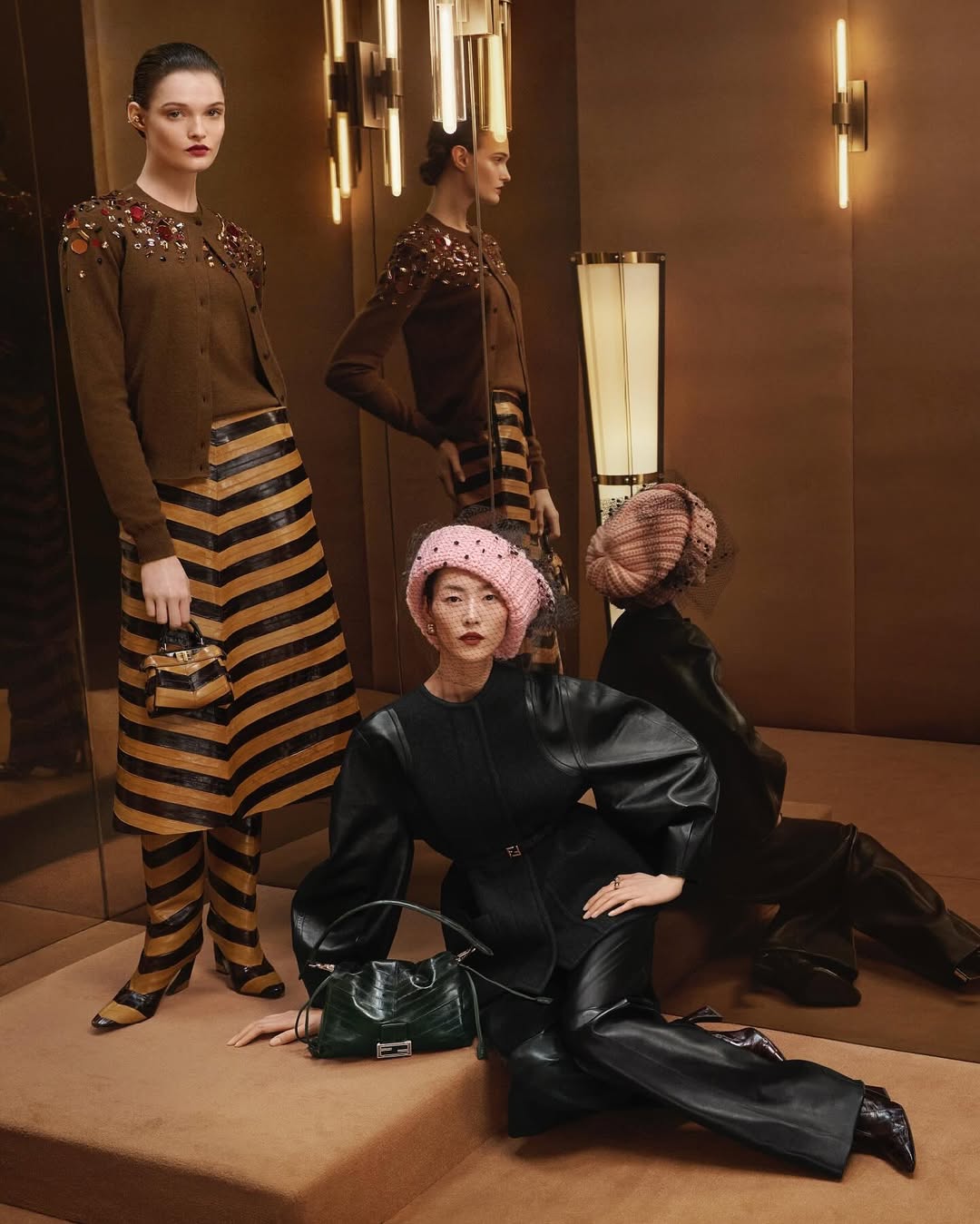 Fendi Fall/Winter 2025 Campaign shot by Steven Meisel

Photographer @stevenmeiselofficial @artandcommerce
Collection @silviaventurinifendi
Art Direction + Styling @chaos @stockdale.charlotte @katielyall
Makeup @patmcgrathreal
Hair @guidopalau
Manicure @jinsoonchoi
Casting @piergiorgio
Set Designer @maryhoward_setdesign
Talent @ajussamuel @libbytaverner @liuwenlw @lulutenney @sorachoi @vittoria
Production @prodn_artandcommerce

#Fendi #FendiFW25 #PRODn #ArtAndCommerce #ProducedbyPRODn