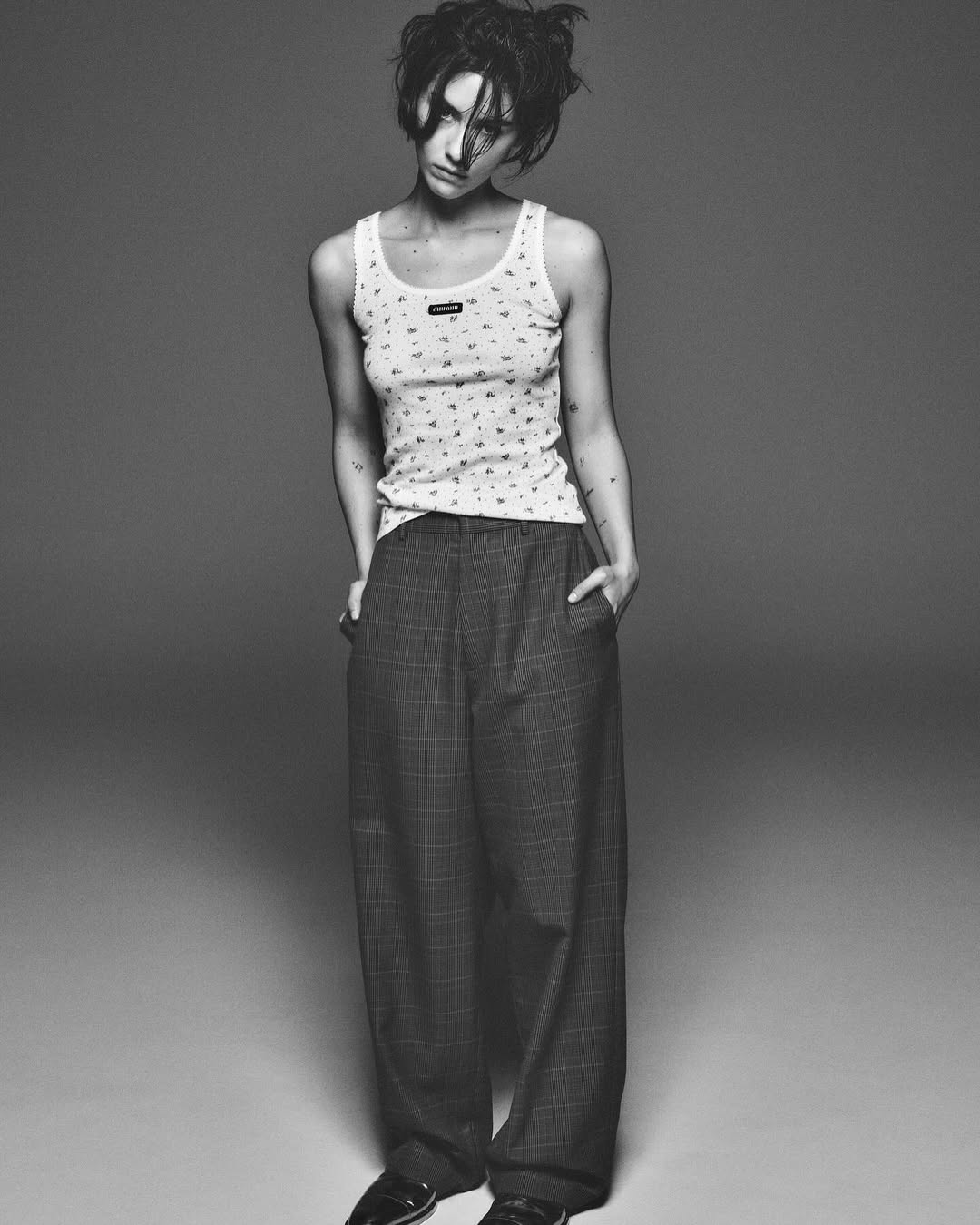 @gracieabrams shot by Dan Jackson for the November 2025 cover of @voguespain 

Photography: @studio_jackson
Styling: @jordenbickham
Makeup: @hannah_murray1
Hair: @wardhair4real
Nails: @megumiyamamotonyc
Production: @prodn_artandcommerce
Head of Content: @ineslorenzo
Global Creative Director: @raulmartinez1024
Global Visuals Director: @jamiedspence
Global Entertainment Director: @cbroday
Fashion Director: @sara_hernando_