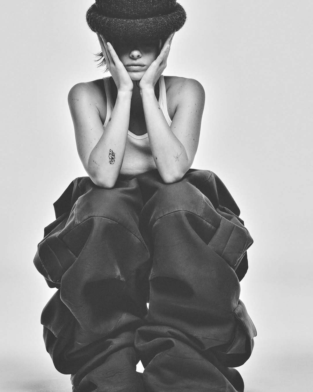 @gracieabrams shot by Dan Jackson for the November 2025 cover of @voguespain 

Photography: @studio_jackson
Styling: @jordenbickham
Makeup: @hannah_murray1
Hair: @wardhair4real
Nails: @megumiyamamotonyc
Production: @prodn_artandcommerce
Head of Content: @ineslorenzo
Global Creative Director: @raulmartinez1024
Global Visuals Director: @jamiedspence
Global Entertainment Director: @cbroday
Fashion Director: @sara_hernando_