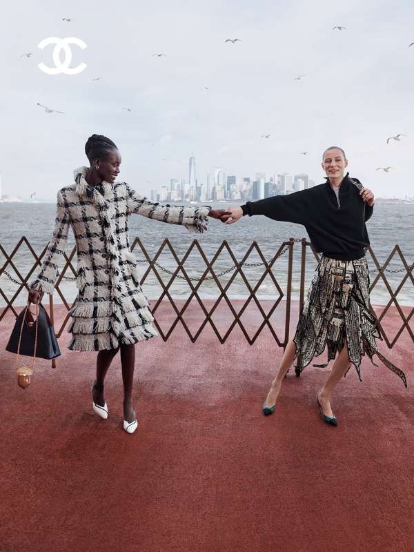 @CHANELofficial Métiers d’art 2026 collecti...